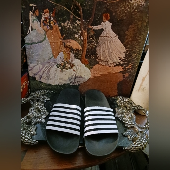 🩴🩴My Tackie Tee's Black&White Slides New!!! Size 8 U.S.A.,A Fabulous Gift.💝🎁 - Picture 8 of 13